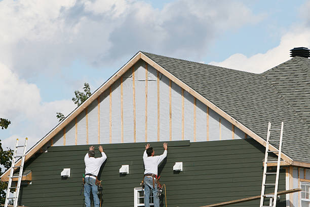 Professional Siding Contractor technician working in Suwanee, GA